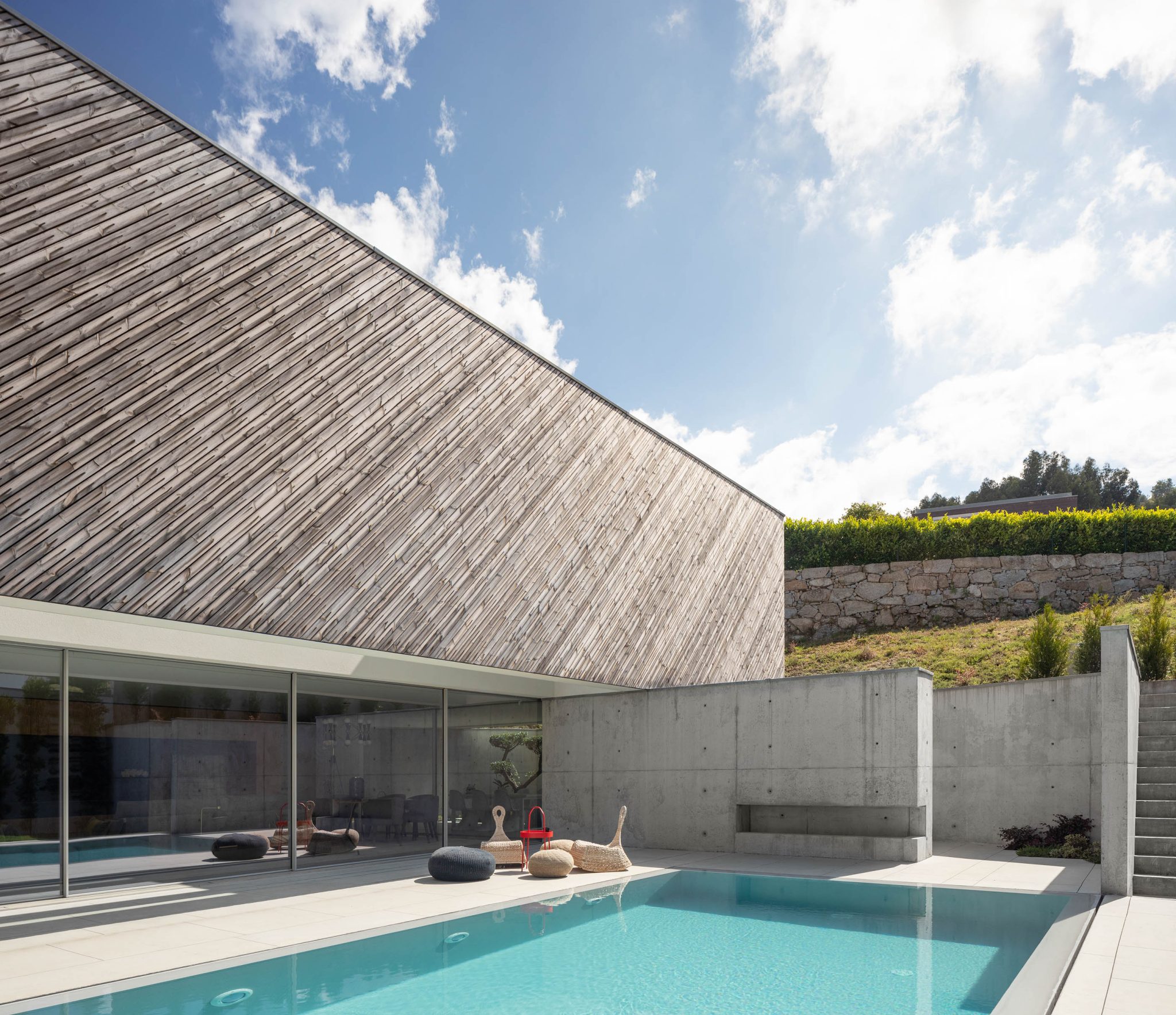 Casa A em Guimarães do atelier de arquitetura REM'A arquitectos com fotografia de arquitetura Ivo Tavares Studio