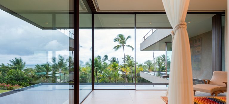 Impacto das janelas minimalistas na iluminação natural e vistas panorâmicas